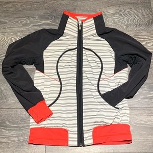 LULULEMON JACKET/SWEATER